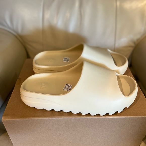 yeezy slides - Picture 2 of 6
